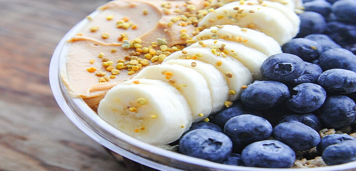 acai berries with bananas and granola for breakfast